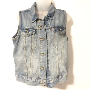 Levi’s cropped denim vest